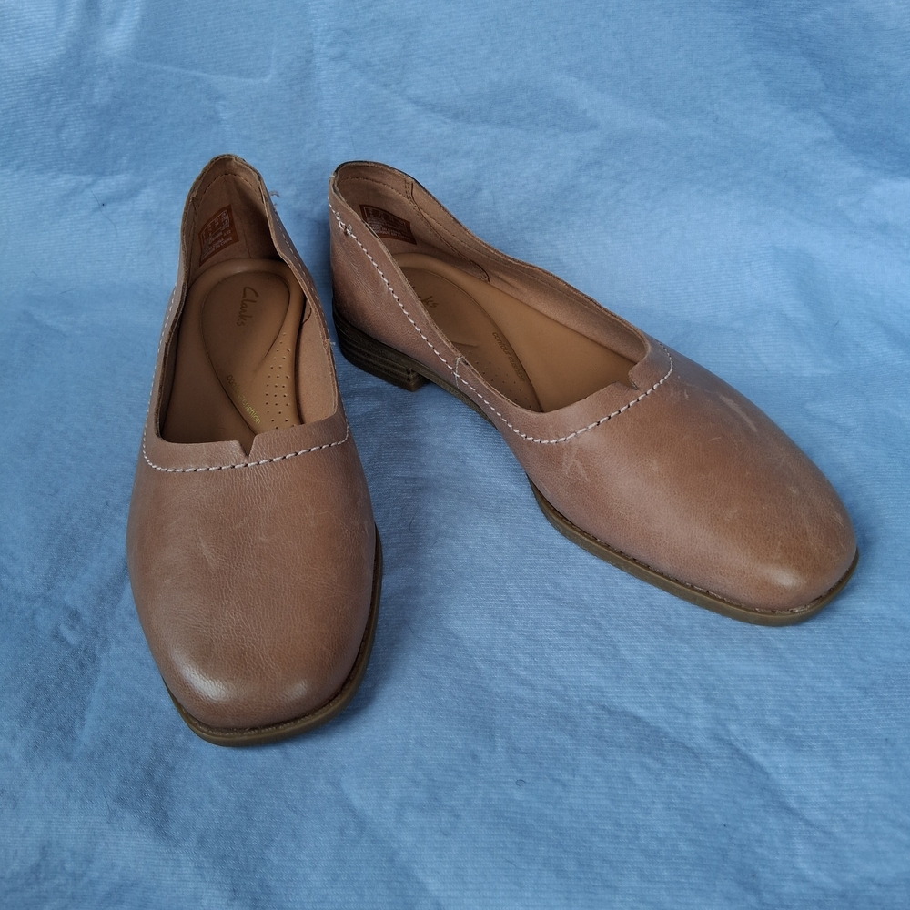 Clarks Women's Tan Loafers